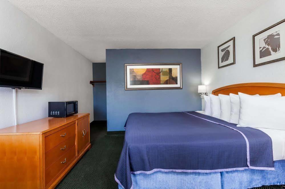 Super 8 By Wyndham Orlando Near Florida Mall Williamsburg Exteriér fotografie
